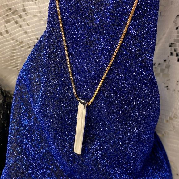 NWT 👄 SLEEK ARROW TRENDY BAR NECKLACE GOLD CHAIN AND SILVER BAR SUPER SEXY - Picture 9 of 11